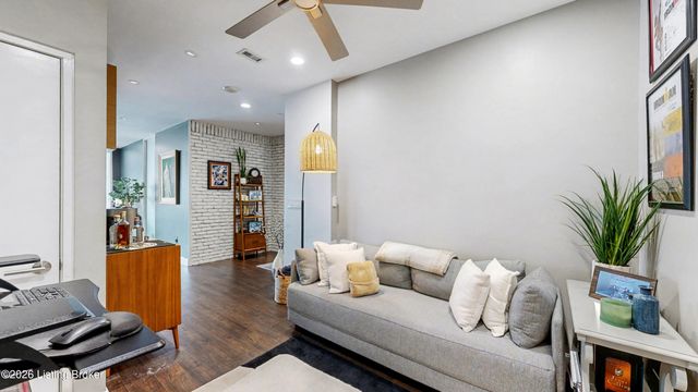 222 E Witherspoon St 605, Louisville, KY 40202