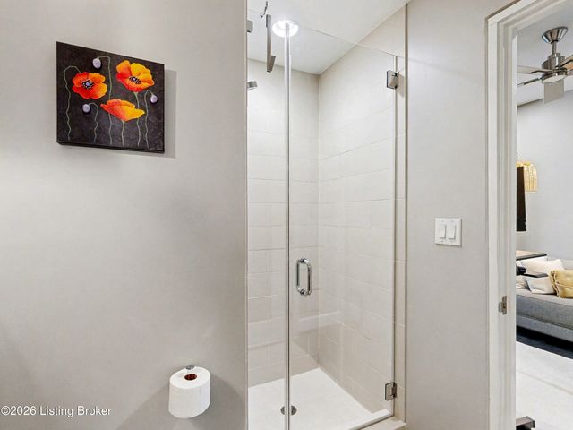 222 E Witherspoon St 605, Louisville, KY 40202