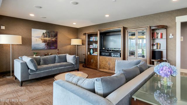 222 E Witherspoon St 605, Louisville, KY 40202