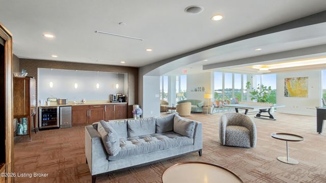 222 E Witherspoon St 605, Louisville, KY 40202