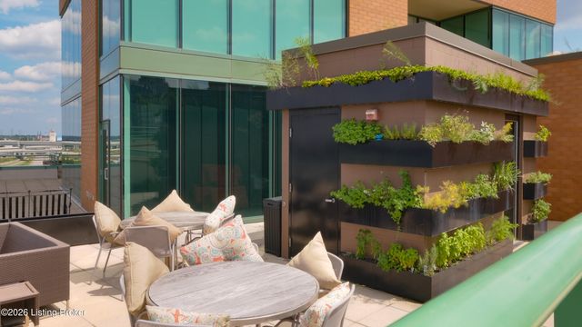 222 E Witherspoon St 605, Louisville, KY 40202