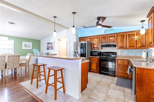 809 ORCHID STREET, Lady Lake, FL 32159