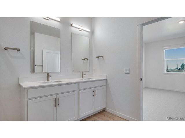 1392 Sunrise Hill Dr, Berthoud, CO 80513