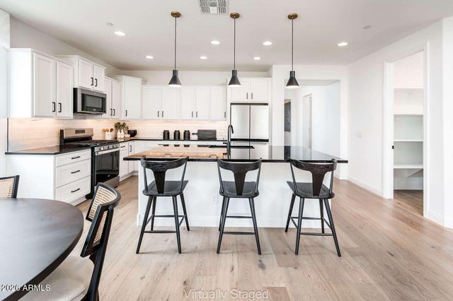 13320 W EAGLE FEATHER Road, Peoria, AZ 85383