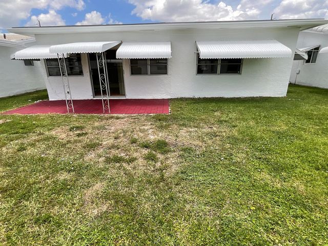 2016 SW 16th Avenue, Boynton Beach, FL 33426