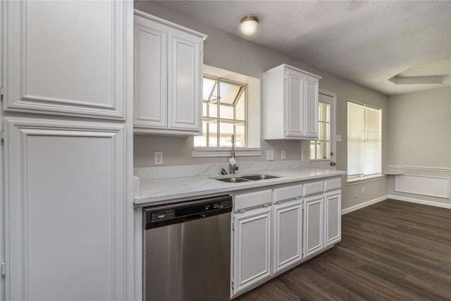303 Shirley Drive, Alvarado, TX 76009