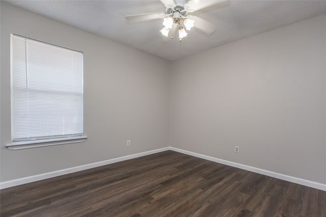 303 Shirley Drive, Alvarado, TX 76009