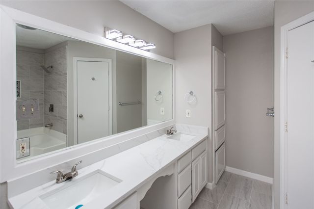 303 Shirley Drive, Alvarado, TX 76009