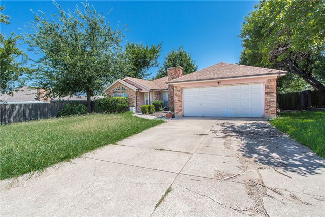 303 Shirley Drive, Alvarado, TX 76009