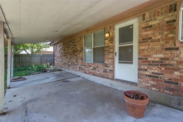 303 Shirley Drive, Alvarado, TX 76009