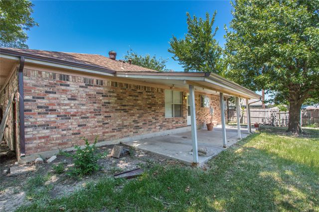 303 Shirley Drive, Alvarado, TX 76009