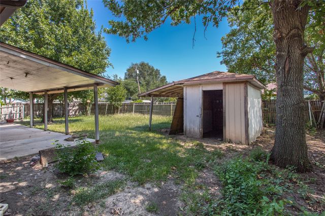 303 Shirley Drive, Alvarado, TX 76009