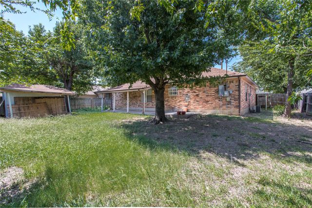 303 Shirley Drive, Alvarado, TX 76009