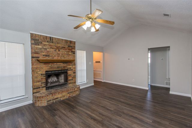 303 Shirley Drive, Alvarado, TX 76009