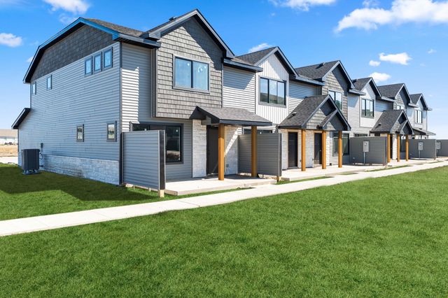 604 NE Winding Trail Lane, Ankeny, IA 50021