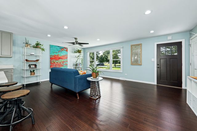 7701 Florence Avenue, Darien, IL 60561
