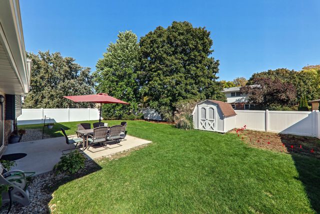 7701 Florence Avenue, Darien, IL 60561