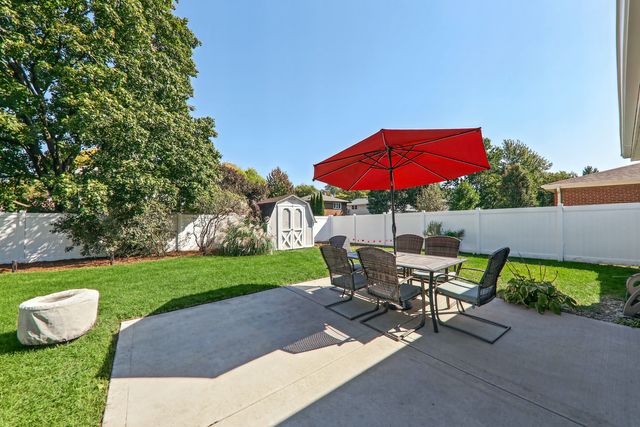 7701 Florence Avenue, Darien, IL 60561
