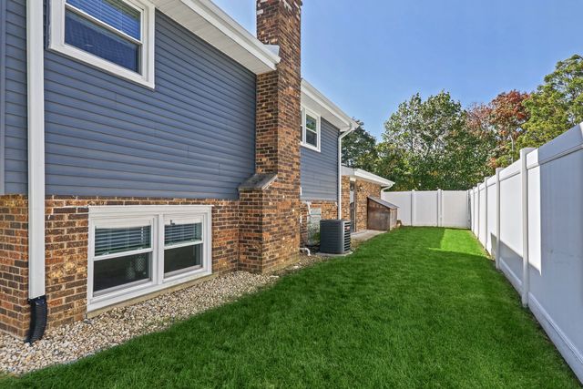 7701 Florence Avenue, Darien, IL 60561