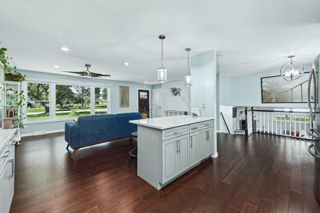 7701 Florence Avenue, Darien, IL 60561