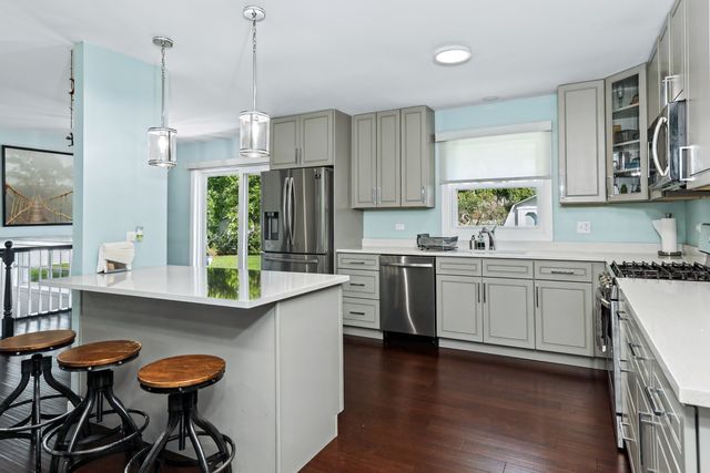 7701 Florence Avenue, Darien, IL 60561