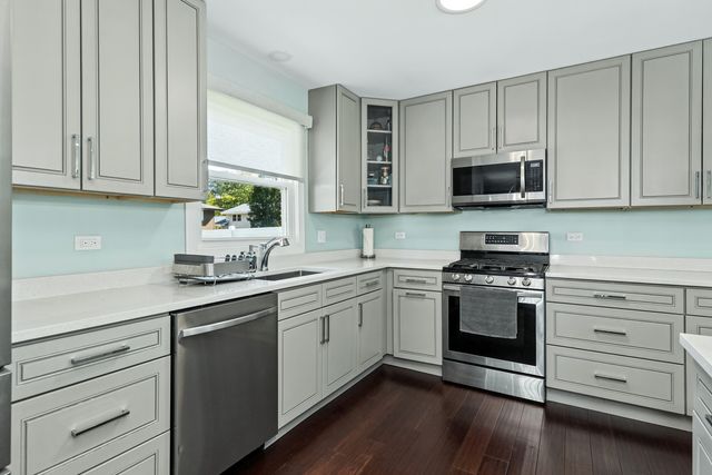 7701 Florence Avenue, Darien, IL 60561