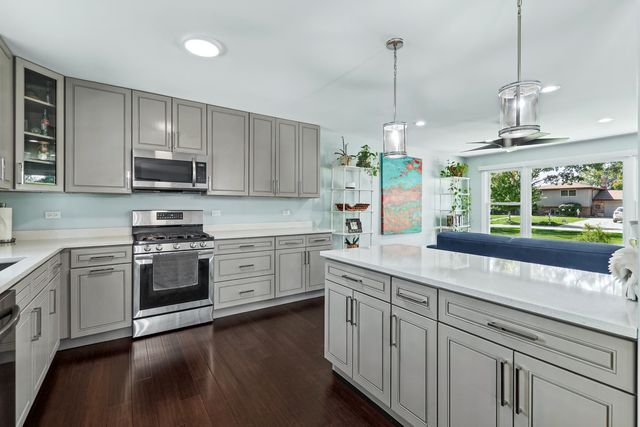 7701 Florence Avenue, Darien, IL 60561