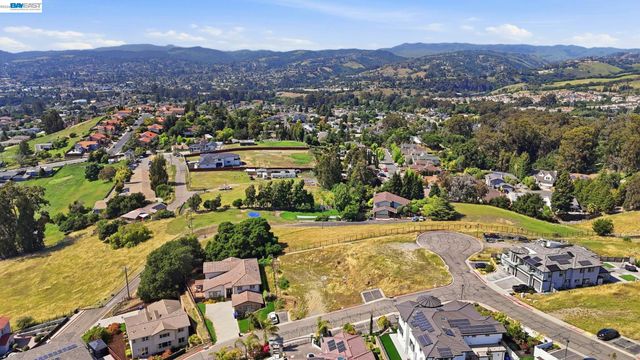 3588 Sarita St, Hayward, CA 94542