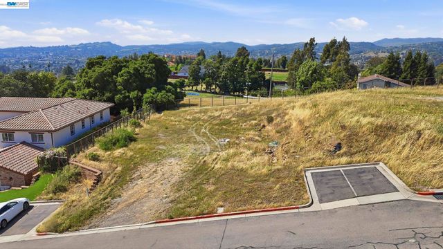 3588 Sarita St, Hayward, CA 94542