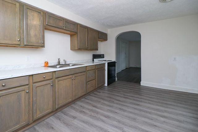 1303 E Park Ave, Mansfield, OH 44905