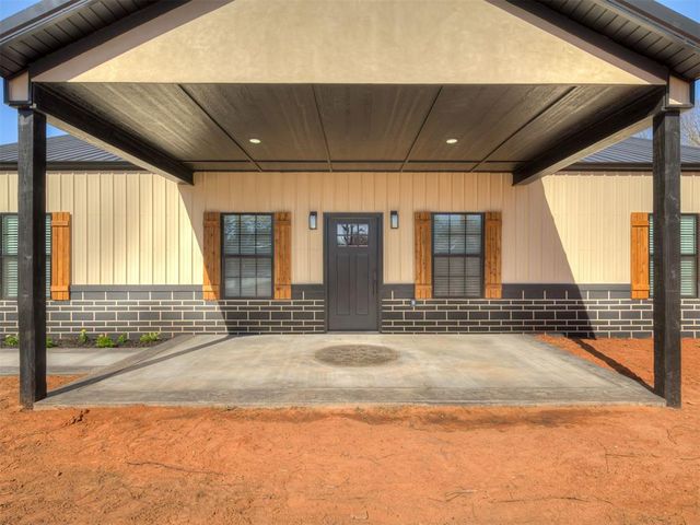 34 Antler Boulevard, Mcloud, OK 74851