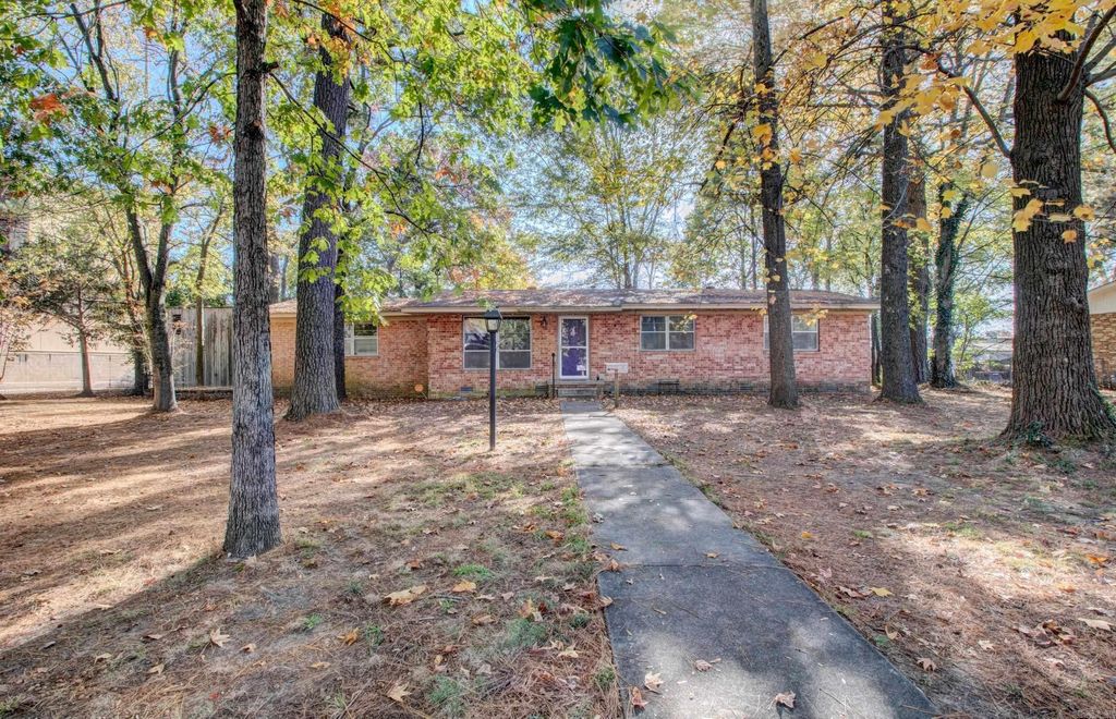 2405 Meadow Drive, Conway, AR 72034