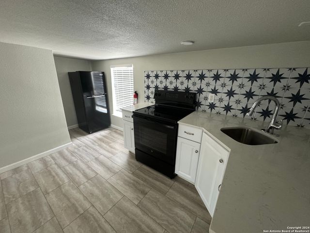 407 E Locust St Apt 10, San Antonio, TX 78212