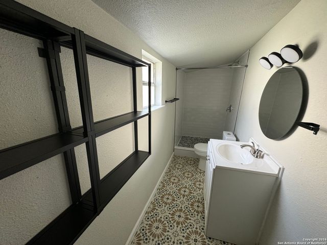 407 E Locust St Apt 10, San Antonio, TX 78212