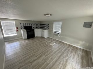407 E Locust St Apt 10, San Antonio, TX 78212