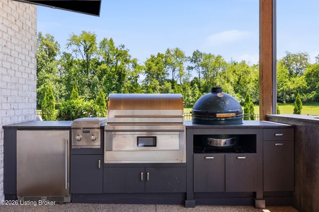 9302 Deepa Dr, Prospect, KY 40059