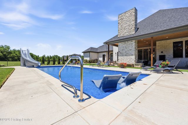 9302 Deepa Dr, Prospect, KY 40059