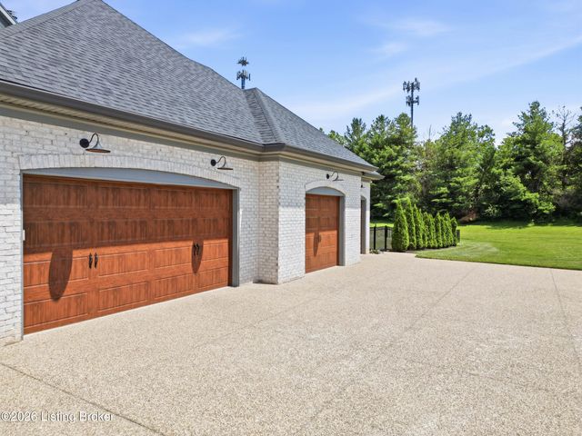 9302 Deepa Dr, Prospect, KY 40059