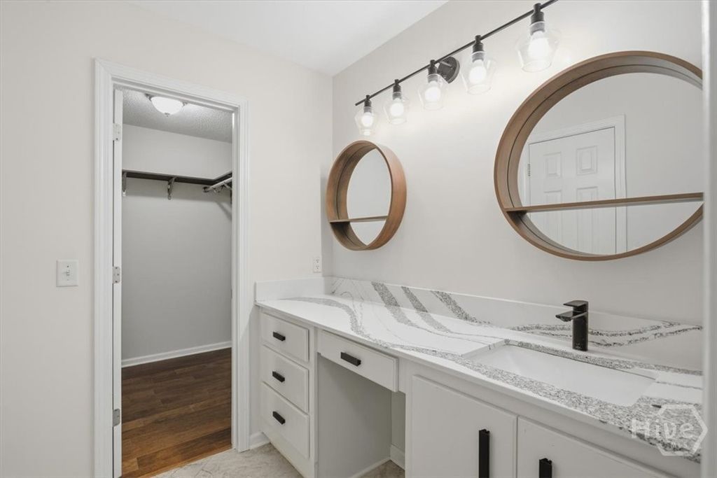 Image 10 of property listing at 535 Pointe South Drive, Savannah, GA 31410
