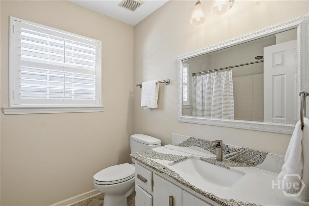 Image 13 of property listing at 535 Pointe South Drive, Savannah, GA 31410