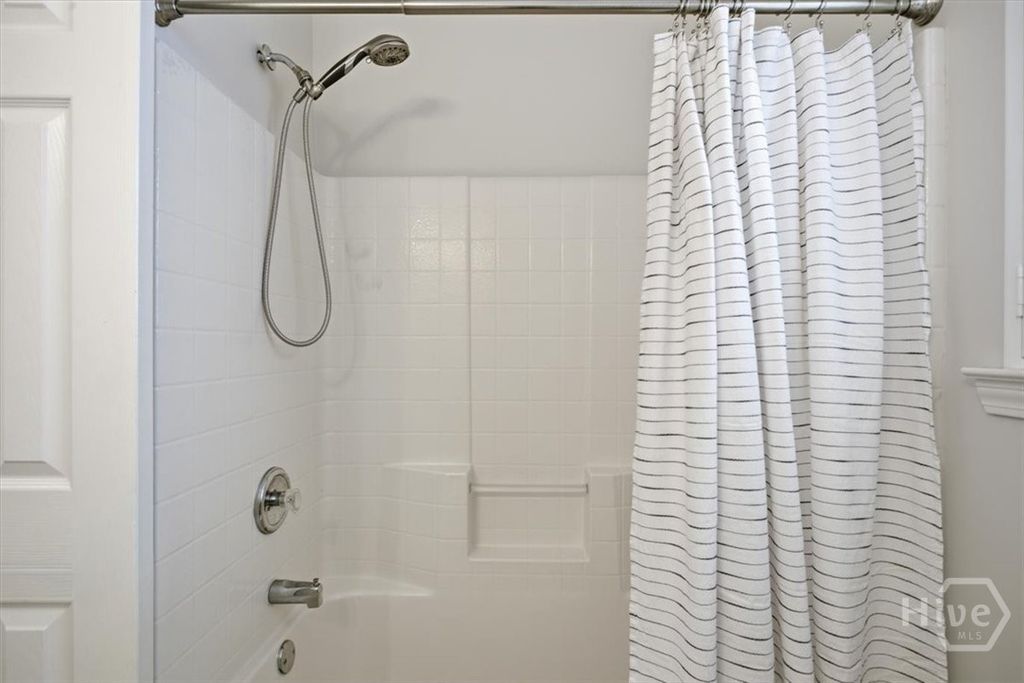 Image 14 of property listing at 535 Pointe South Drive, Savannah, GA 31410
