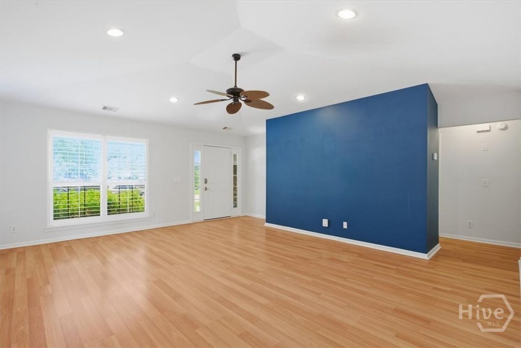 Image 4 of property listing at 535 Pointe South Drive, Savannah, GA 31410