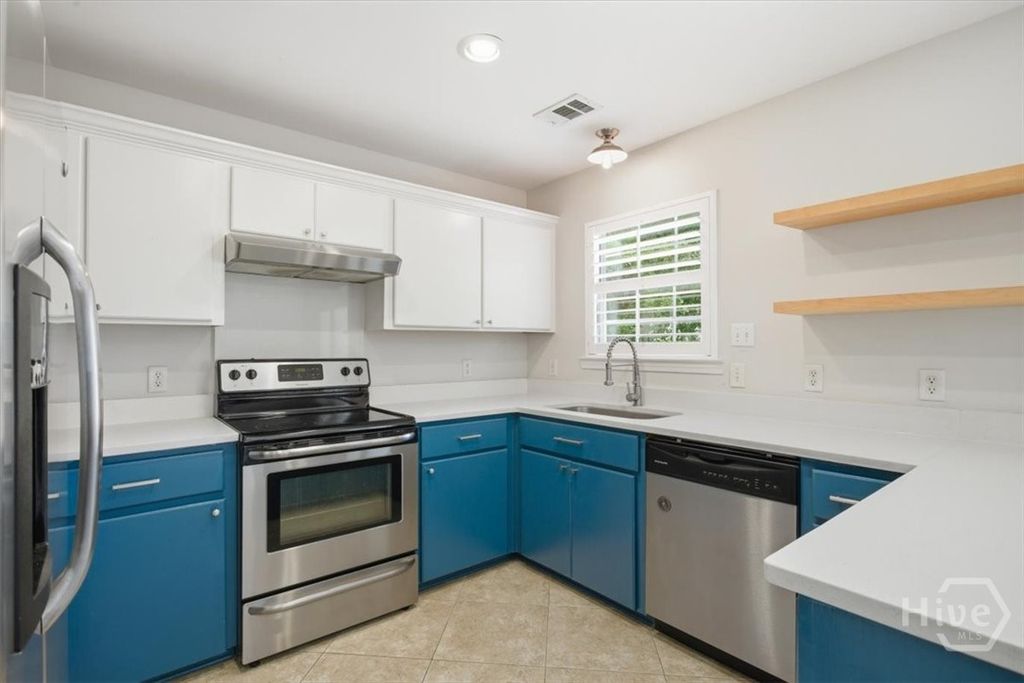 Image 8 of property listing at 535 Pointe South Drive, Savannah, GA 31410