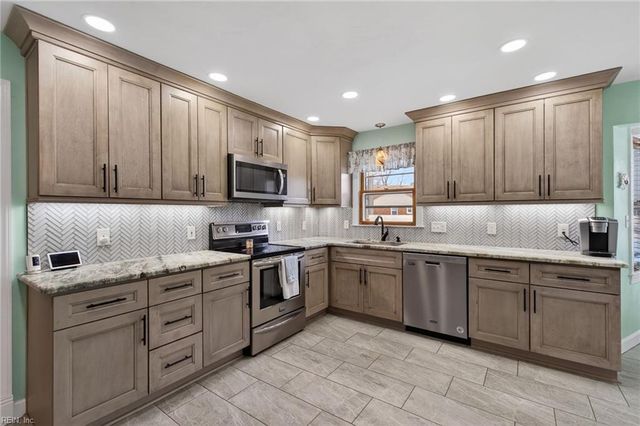 929 Brandermill DR, Chesapeake, VA 23322