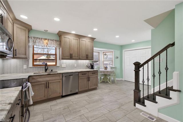 929 Brandermill DR, Chesapeake, VA 23322