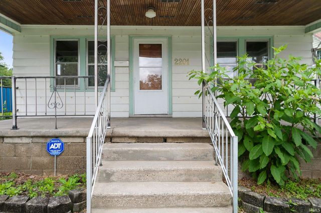 2201 Catalpa Street, South Bend, IN 46613