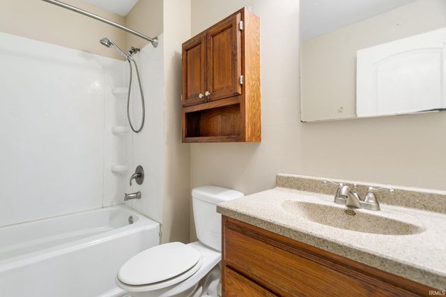 2201 Catalpa Street, South Bend, IN 46613