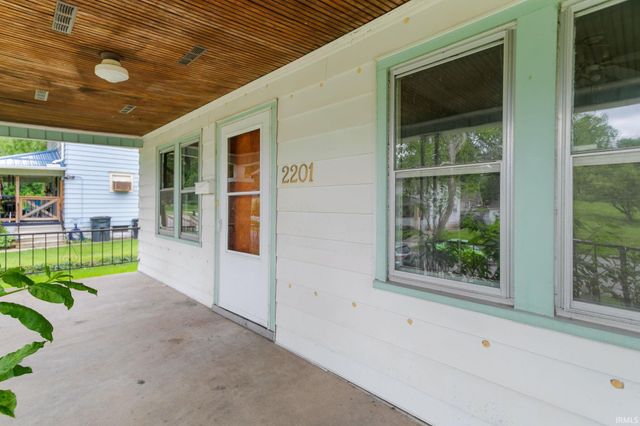 2201 Catalpa Street, South Bend, IN 46613