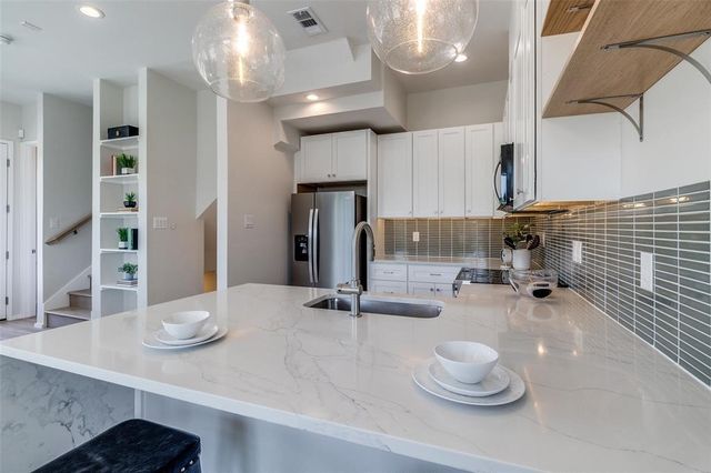 3308 Birmingham Avenue 11, Dallas, TX 75210