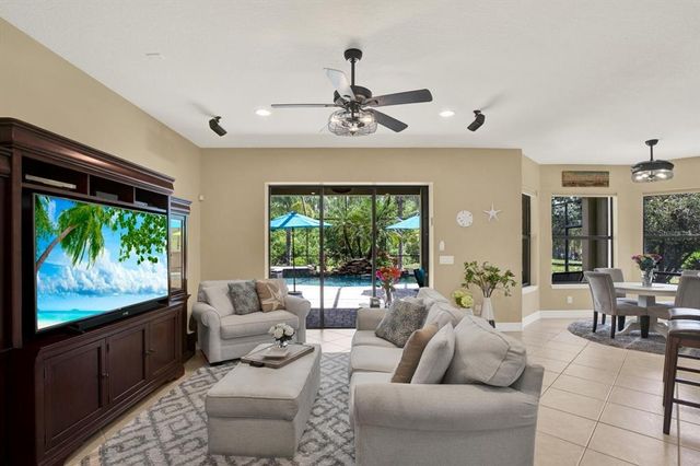 8420 DUNHAM STATION DRIVE, Tampa, FL 33647